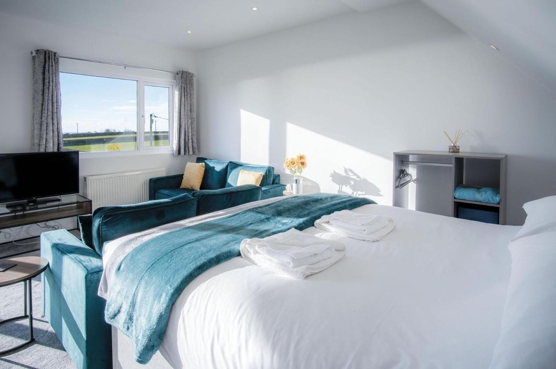 The Penthouse - 1 Bedroom Apartment - Ocean Breeze Port-Eynon Exteriör bild