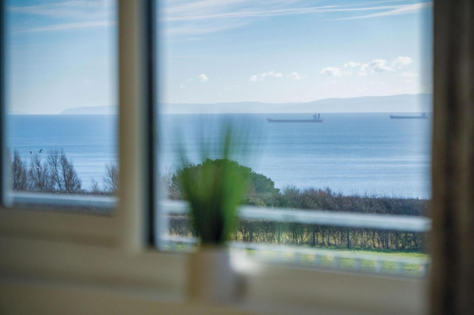 The Penthouse - 1 Bedroom Apartment - Ocean Breeze Port-Eynon Exteriör bild