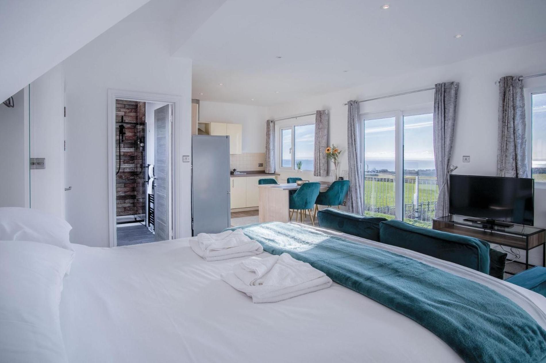 The Penthouse - 1 Bedroom Apartment - Ocean Breeze Port-Eynon Exteriör bild