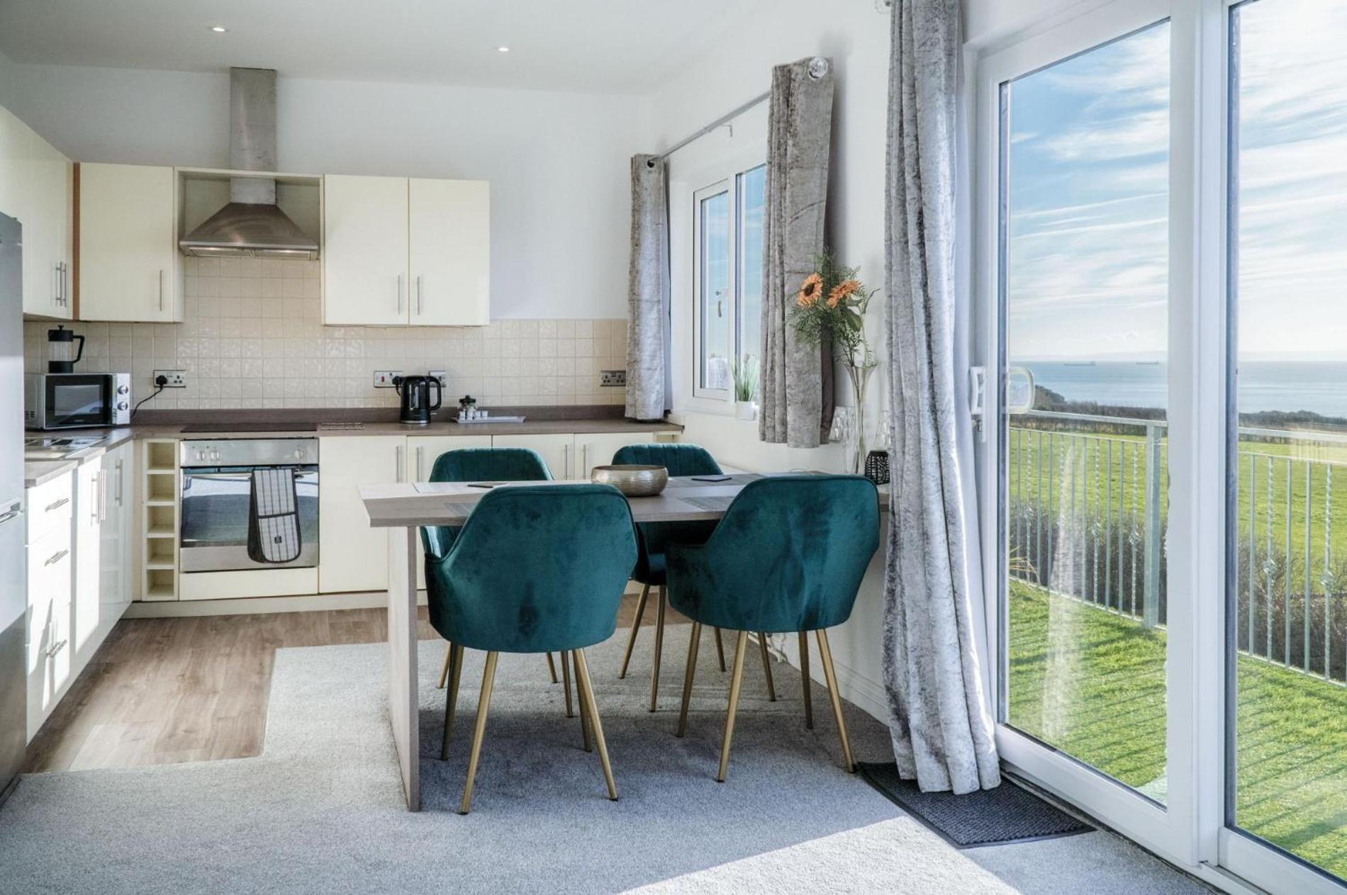 The Penthouse - 1 Bedroom Apartment - Ocean Breeze Port-Eynon Exteriör bild