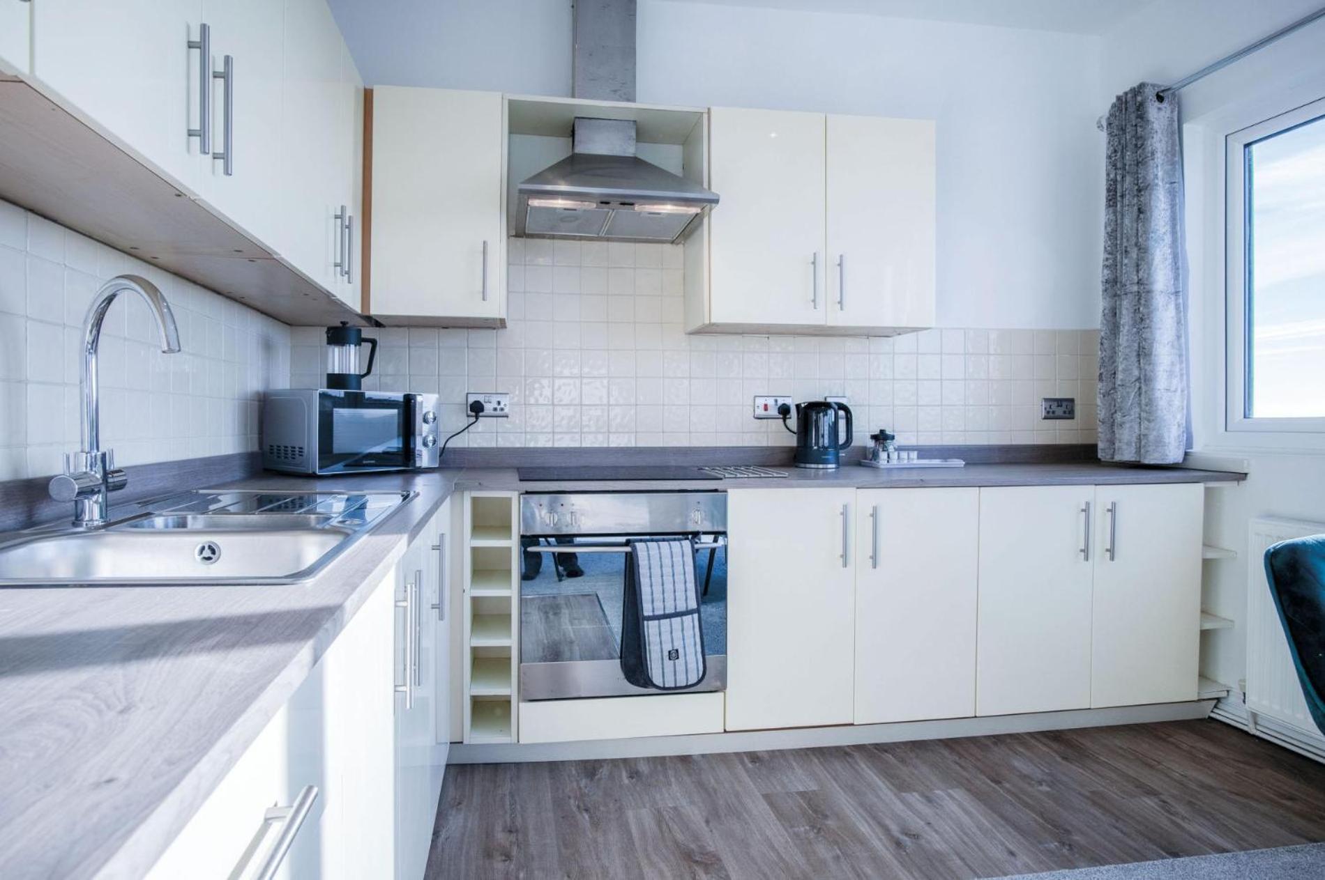 The Penthouse - 1 Bedroom Apartment - Ocean Breeze Port-Eynon Exteriör bild