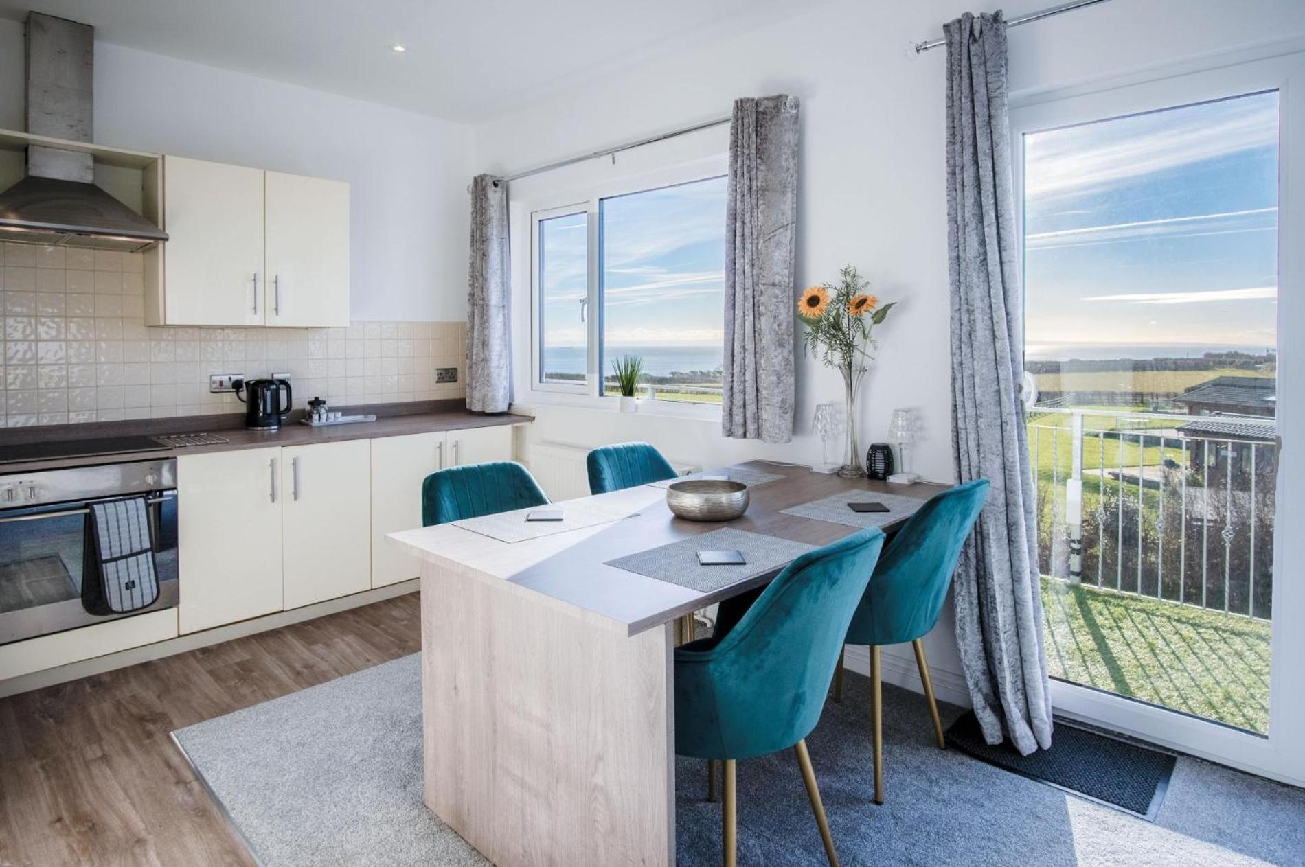 The Penthouse - 1 Bedroom Apartment - Ocean Breeze Port-Eynon Exteriör bild